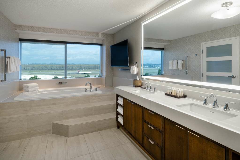 Фото Embassy Suites by Hilton Portland Airport