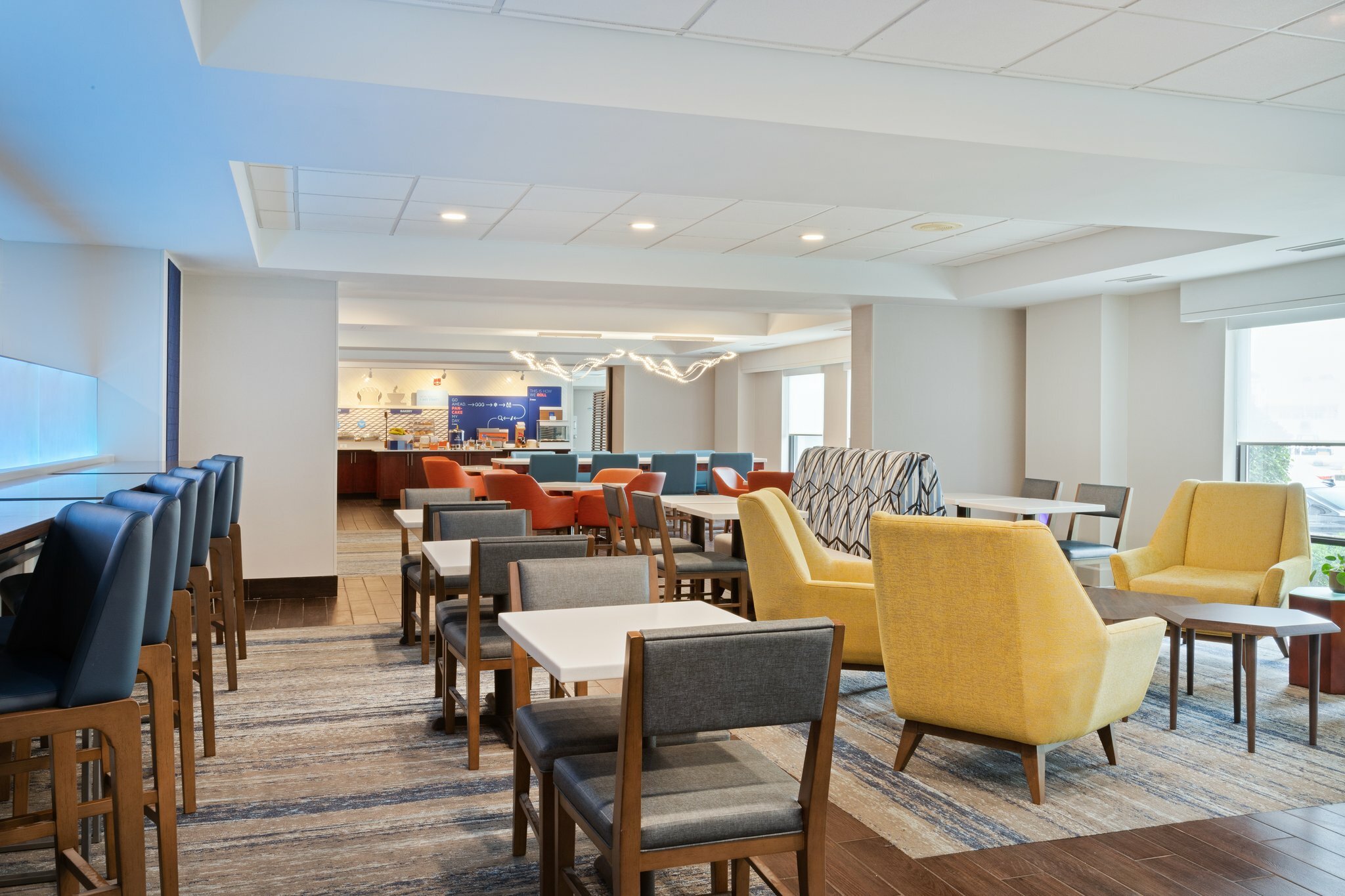 Фото Holiday Inn Express & Suites Cincinnati Riverfront, an Ihg Hotel