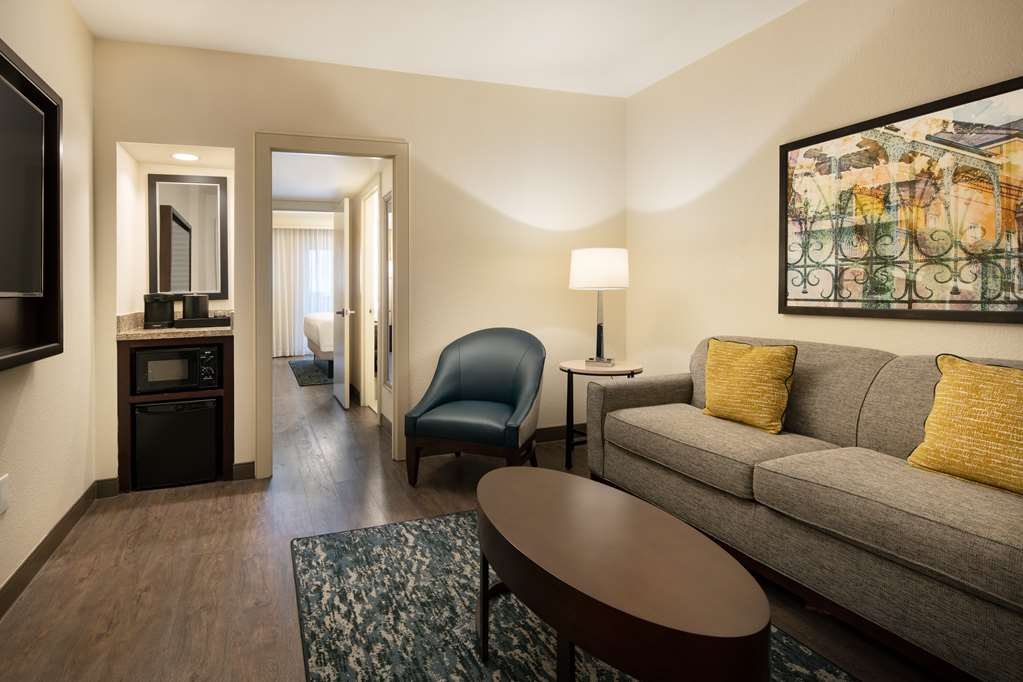 Фото Embassy Suites by Hilton New Orleans