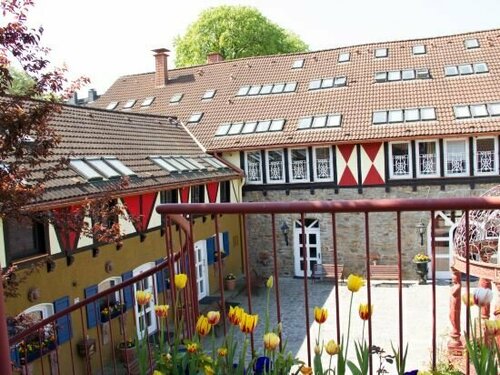Гостиница Rittergut Haus Laer - Historisches Gästehaus в Виттене