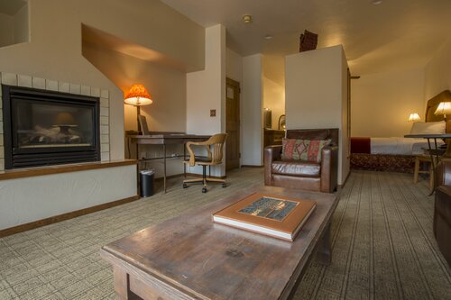 Гостиница Table Mountain Inn в Голдене