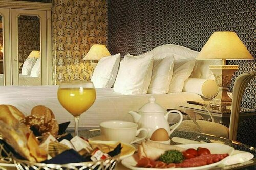 Гостиница Fletcher Familiehotel De Hunzebergen в Эммене