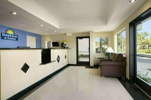 Гостиница Days Inn & Suites by Wyndham Rancho Cordova в Ранчо Кордове