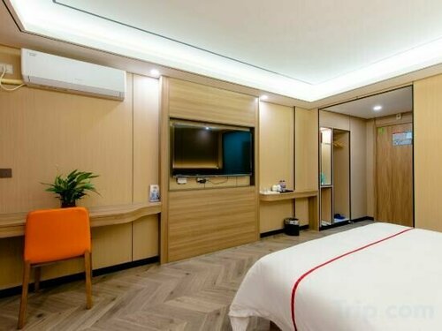 Гостиница Linghu Zhenpin Hotel в Линьхае