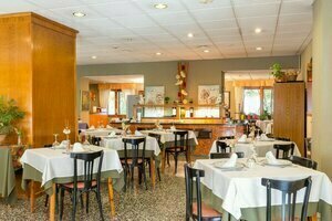Гостиница Paris Hotel в Энкаме