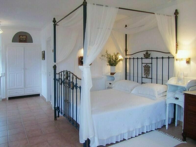 Отель Porto Scoutari Romantic Hotel & Suites - 16