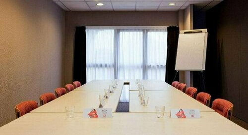 Гостиница Ibis Provins в Провене