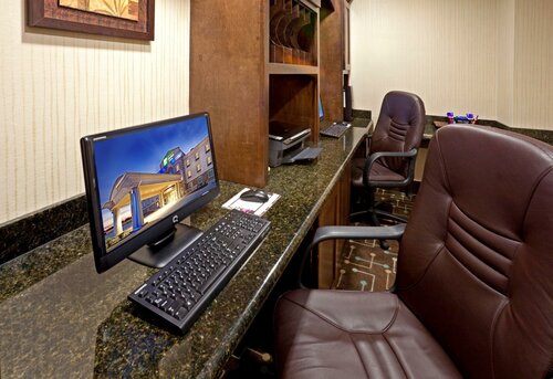 Гостиница Holiday Inn Express & Suites Cedar Hill, an Ihg Hotel в Гранд Прейри