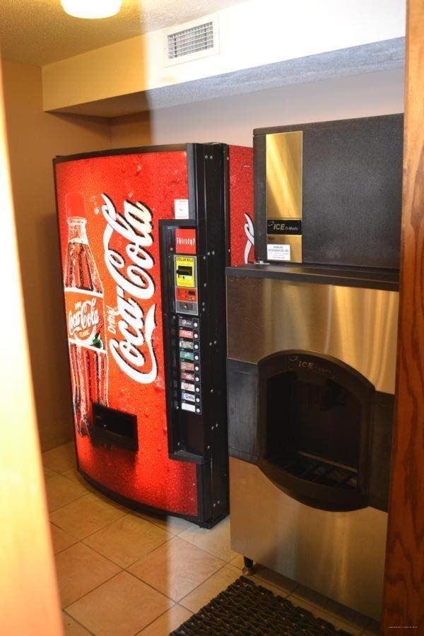 Фото Countryside Inn & Suites