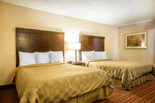 Гостиница Rodeway Inn & Suites Bakersfield в Бэйкерсфилде