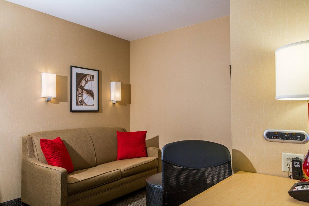 Фото Cambria Hotel Madison East