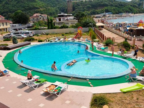 Гостиница Морской клуб в Небуге