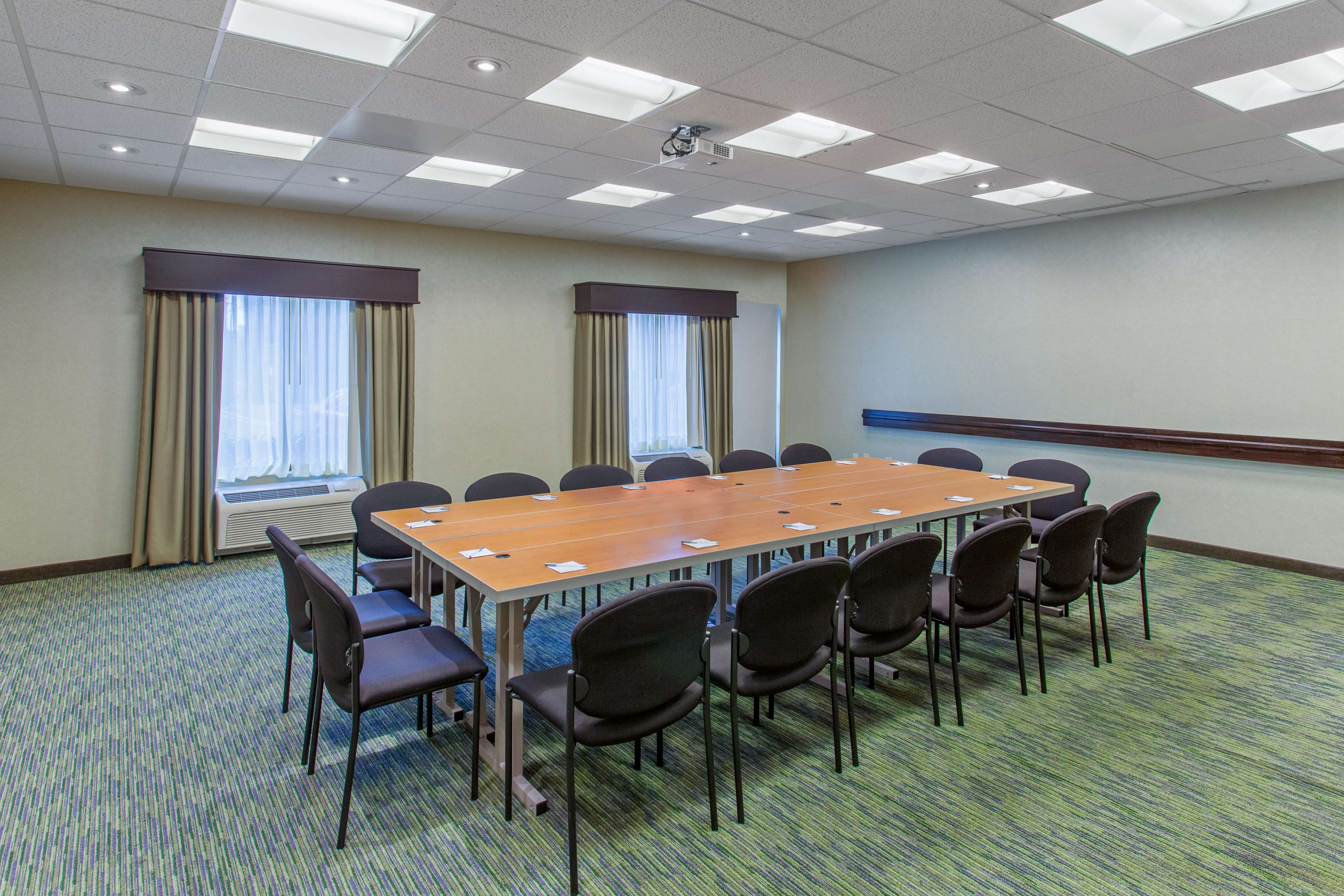 Фото Hampton Inn & Suites Roseville