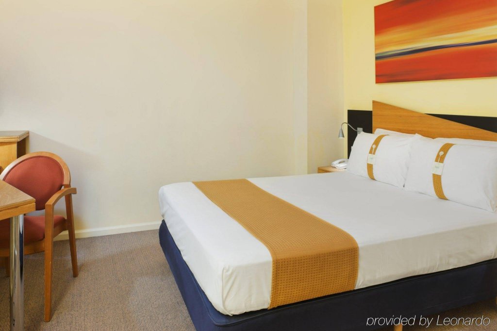 Фото Holiday Inn Express London Victoria, an IHG Hotel