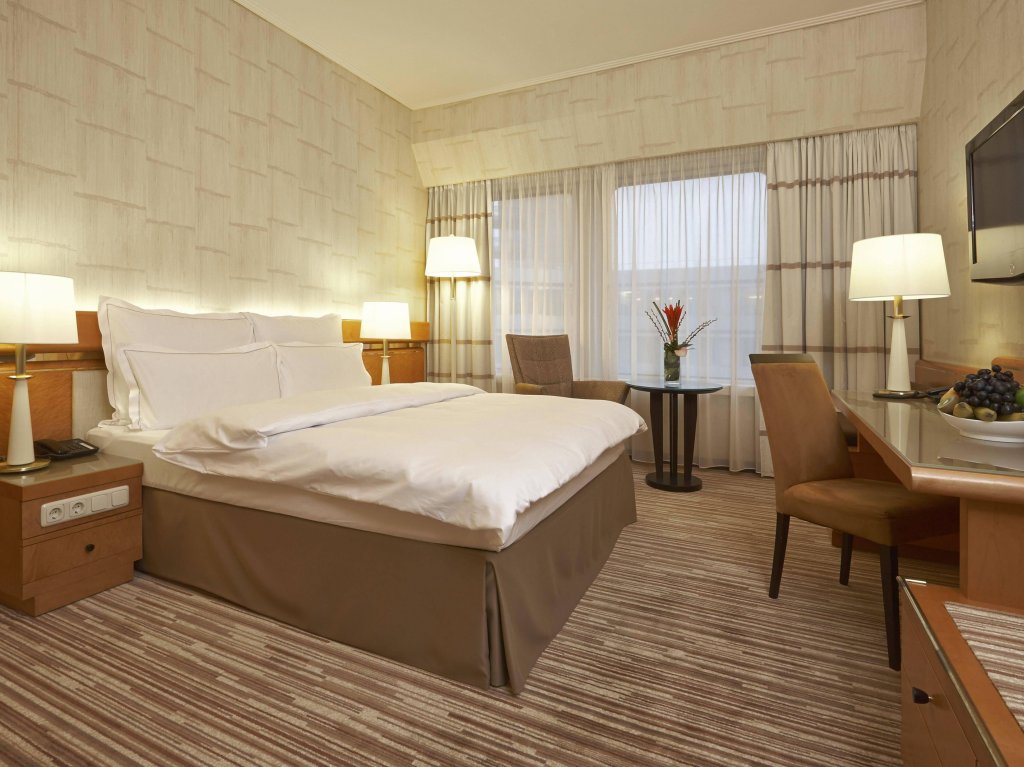 Фото Clayton Hotel Düsseldorf