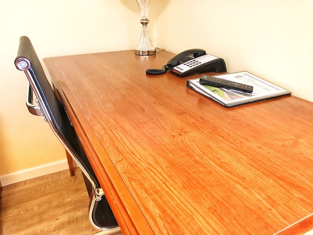 Фото The Old West Inn