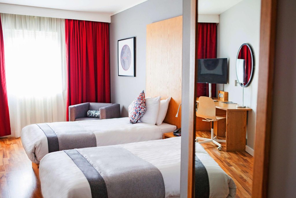 Фото Ramada by Wyndham Belfast City Centre
