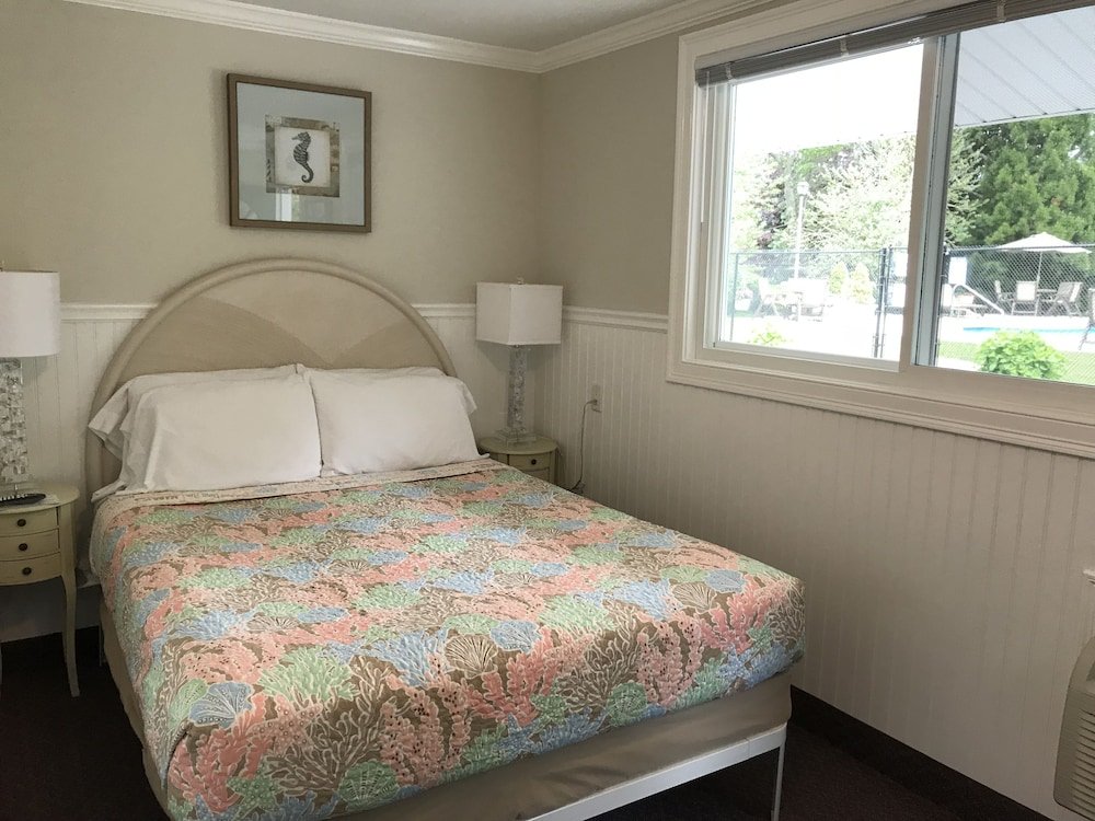 Фото Falmouth Heights Motor Lodge