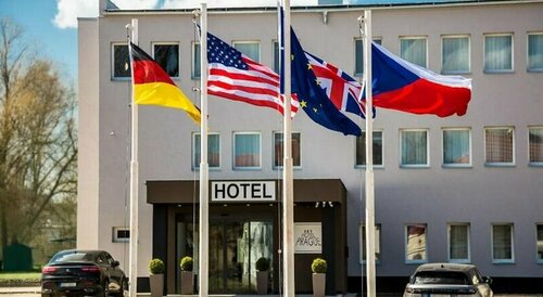 Гостиница Sky Hotel Prague в Гостивице