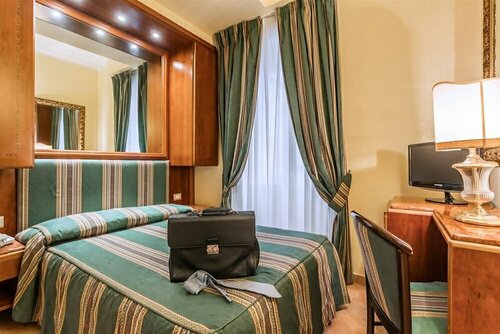 Гостиница Raeli Hotel Regio в Риме