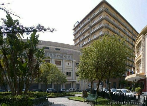 Гостиница Grande Albergo Maugeri в Ачиреале