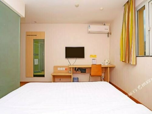 Гостиница 7Days Inn Kunming East Station Juhua Overpass в Куньмине