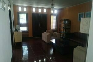 Гостиница Oyo 90699 Yellow White Guesthouse Palu в Провинции Центральный Сулавеси