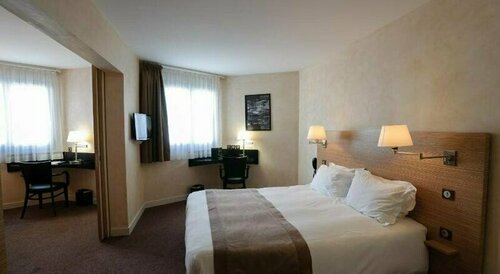 Гостиница Logis Hotel L'Embarcadere в Нантюа
