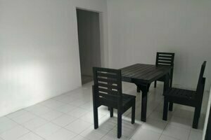 Гостиница Oyo 90699 Yellow White Guesthouse Palu в Провинции Центральный Сулавеси