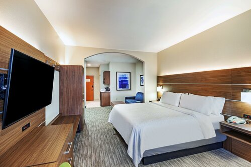 Гостиница Holiday Inn Express & Suites Pryor в Клерморе