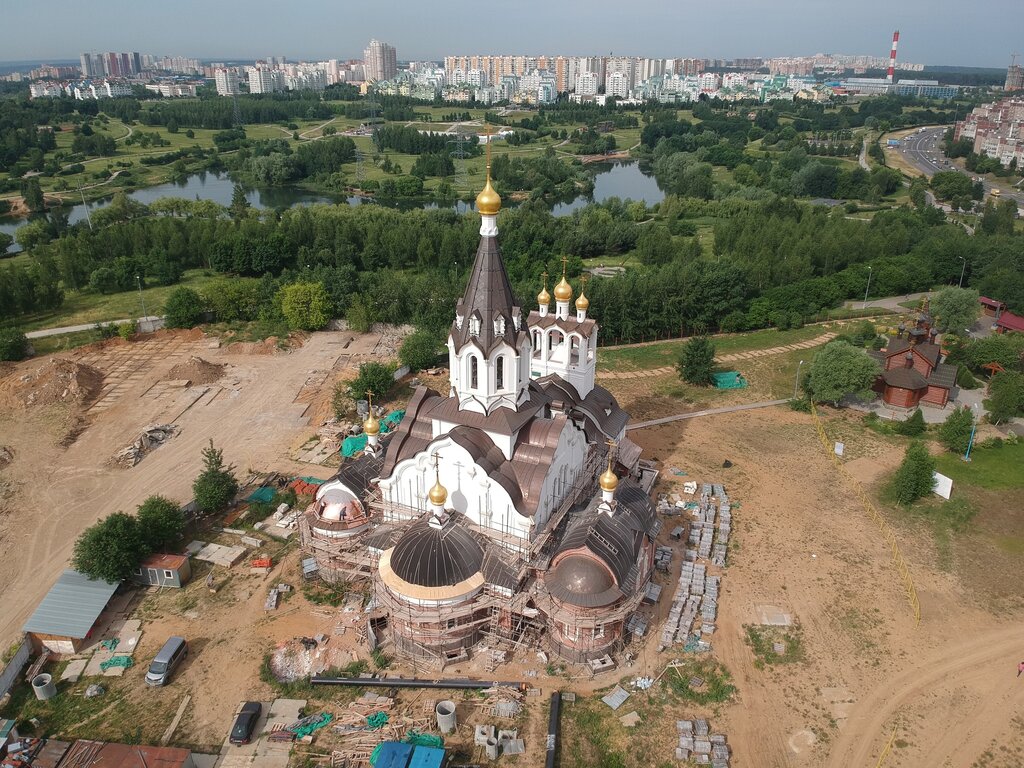 Православный храм Храм святых равноапостольных Константина и Елены в Митино, Москва, фото