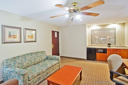 Гостиница La Quinta Inn & Suites by Wyndham Covington в Ковингтоне