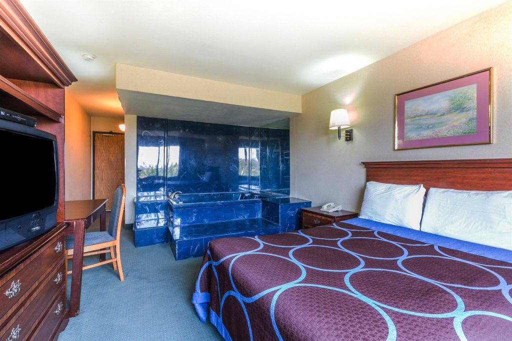 Фото Super 8 by Wyndham Garland North Dallas Area