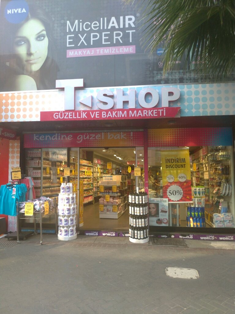 متجر بيع العطور ومستحضرات التجميل Tshop Cosmetics Gaziosmanpasa ، اسطنبول، صورة