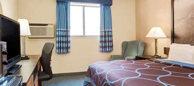 Фото Super 8 by Wyndham Hutchinson