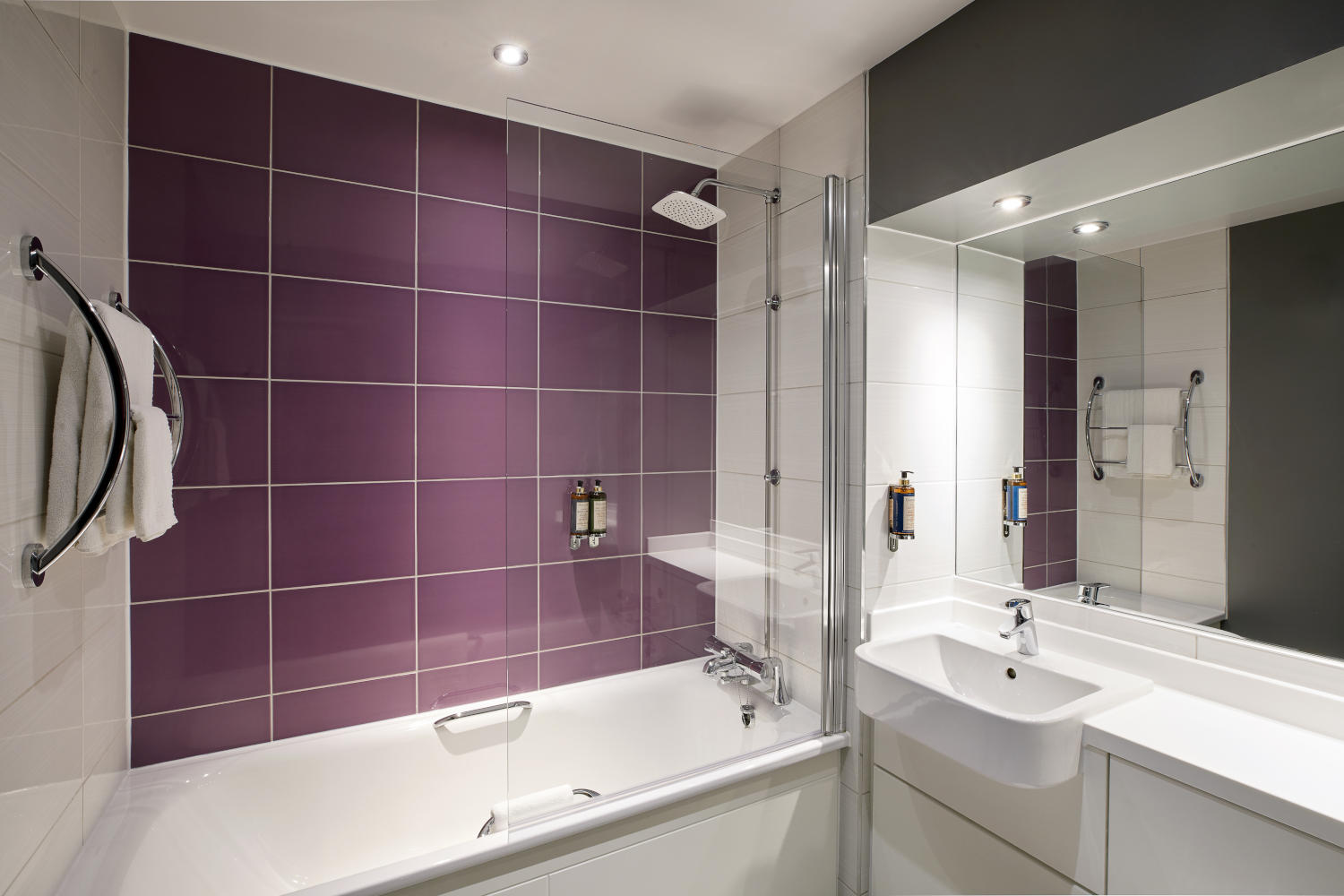 Фото Premier Inn Bristol City Centre Finzels Reach