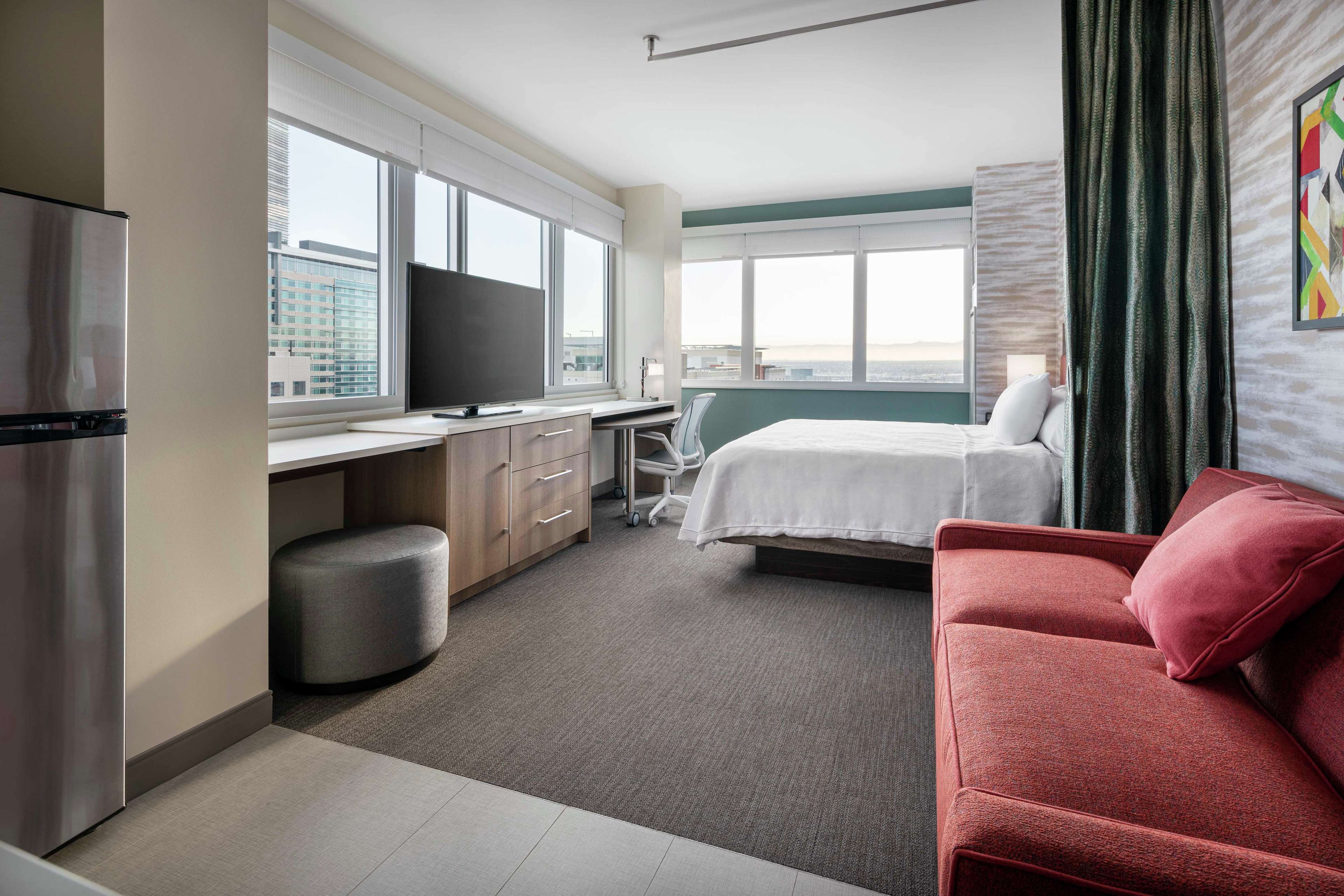 Фото Home2 Suites by Hilton Denver Downtown Convention