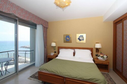Гостиница Bellevue et Mediterranée в Диано-Марине