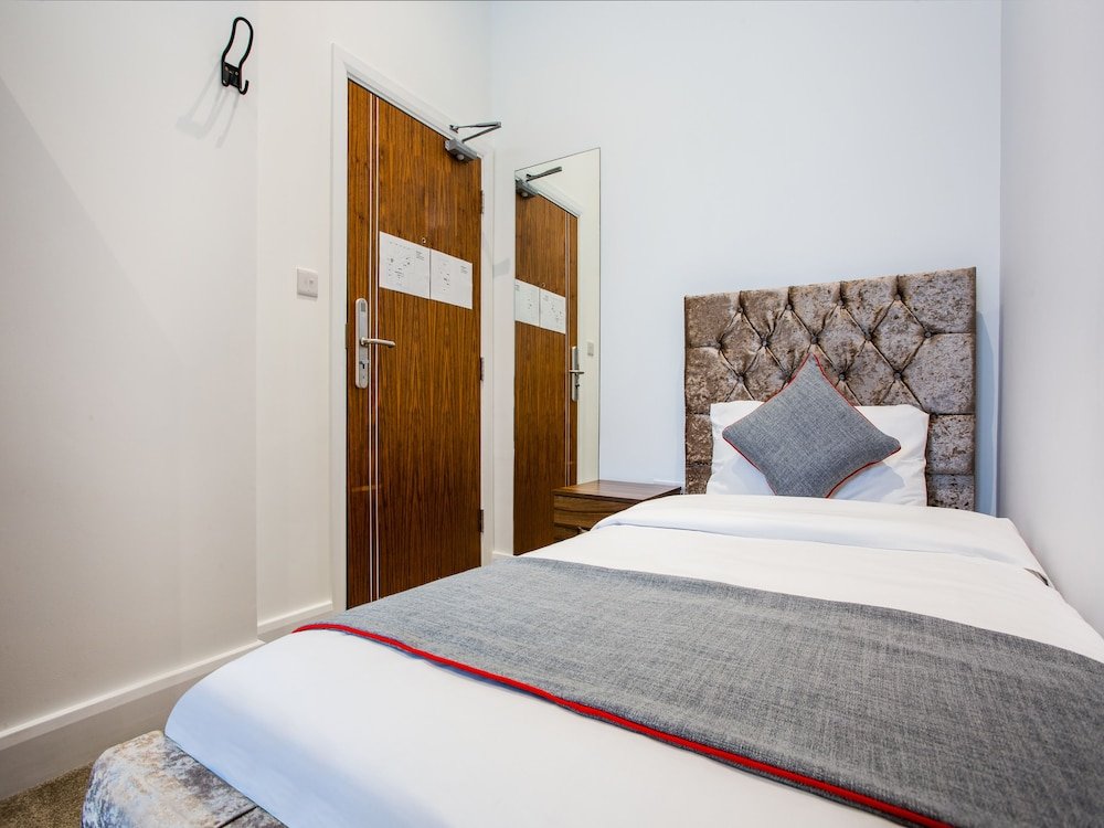 Фото Oyo The Arch, Wembly Stadium