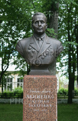 Monument, memorial Бюст командира 2-ой гвардейской дивизии Акименко А.З., Elnya, photo