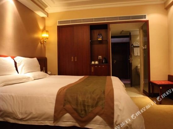 Фото Ambassador Hotel