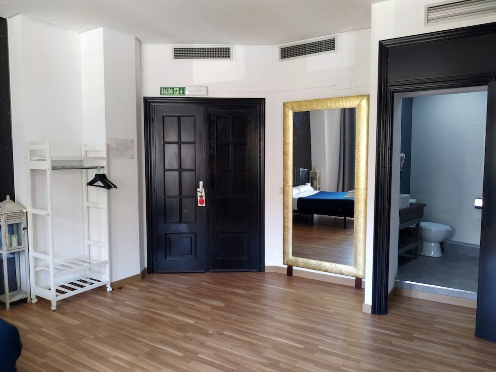 Фото Flats Friends Plaza de la Reina