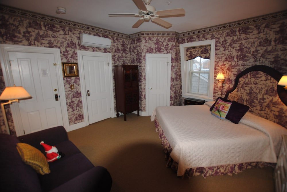 Фото Flag House Inn