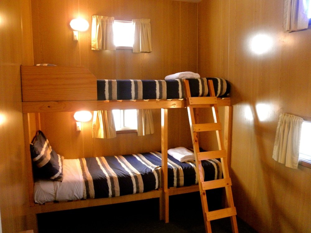 Фото Strahan Village