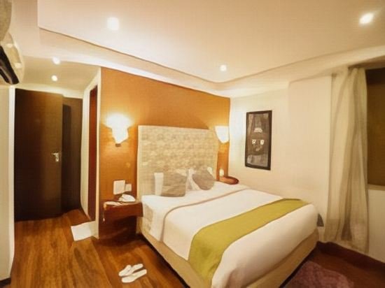 Фото New Leaf Hotel