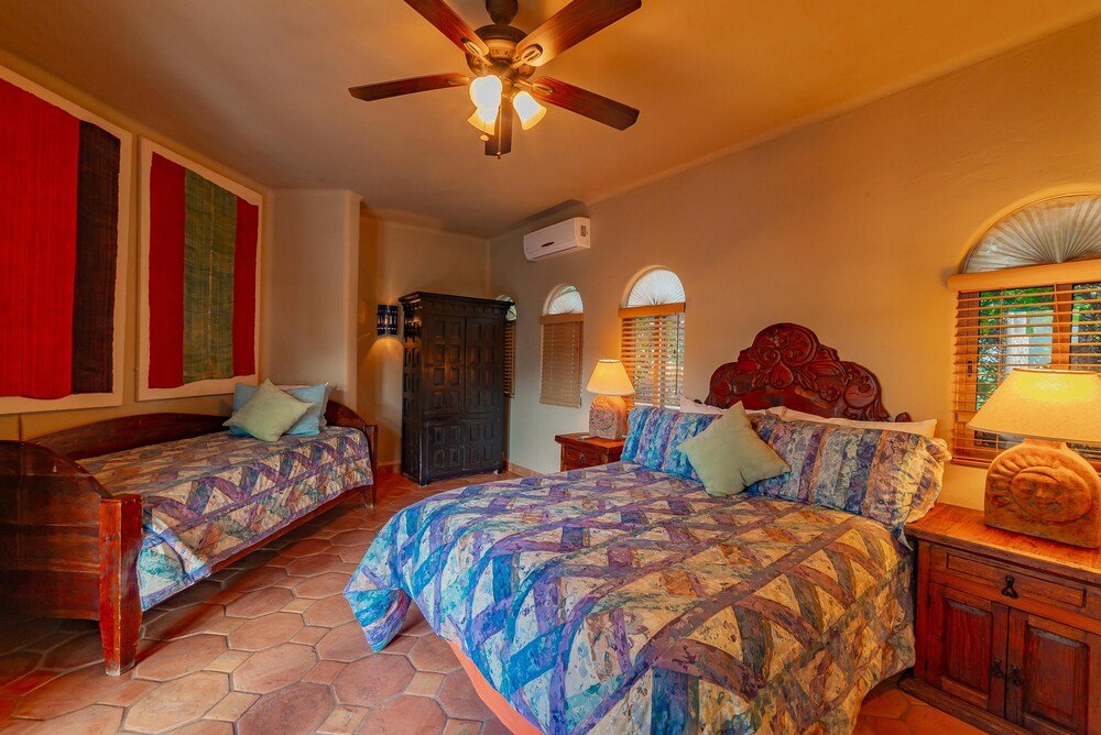 Фото Family Vacation With Ocean Views Near Beach at Villa Lorena