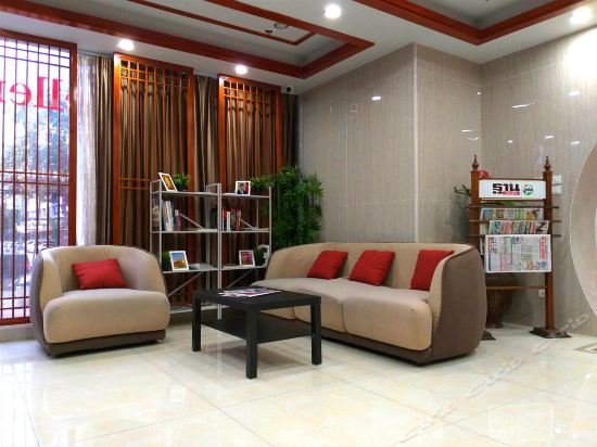 Фото The Travellers Hotel