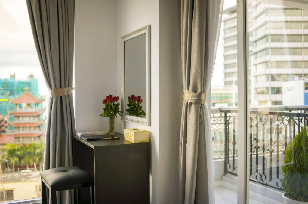 Фото Golden Crown Hotel