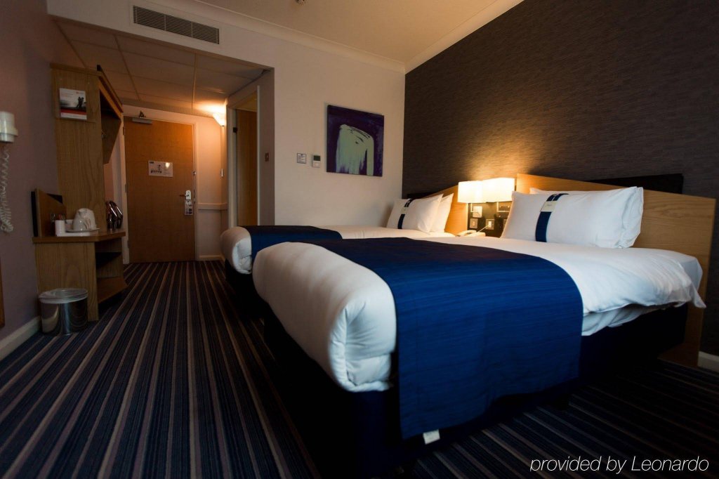 Фото Holiday Inn Express London - Stratford, an Ihg Hotel