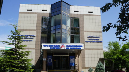 Жалаңаш Ким Каттралдың бейнесі